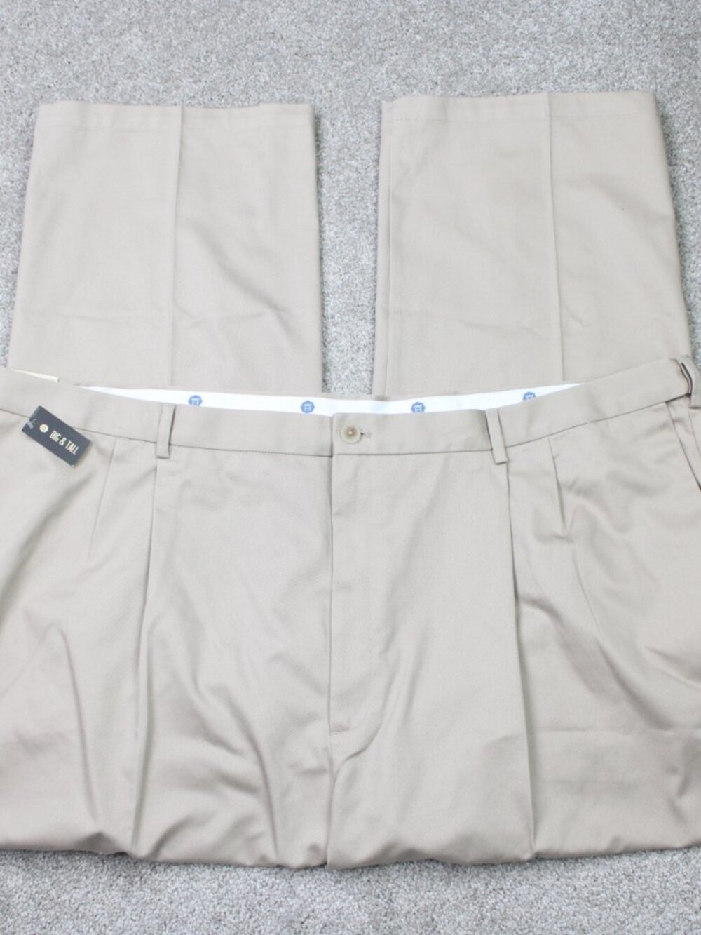Haggar Pants NWT Mens 52x32 Beige Work 2 Weekend No Iron Classic Fit Pleated
